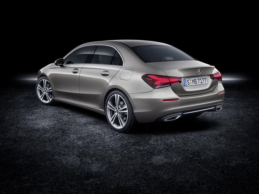  Mercedes-Benz A-Class Sedan (V177) 2018 года  (WW) (фото 4 из 19)